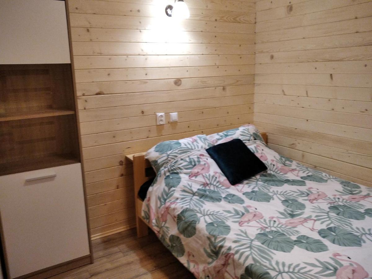 Domki I Apartamenty Nad Jeziorem Solinskim Z Basenem I Widokiem Na Gory Волковыя Экстерьер фото
