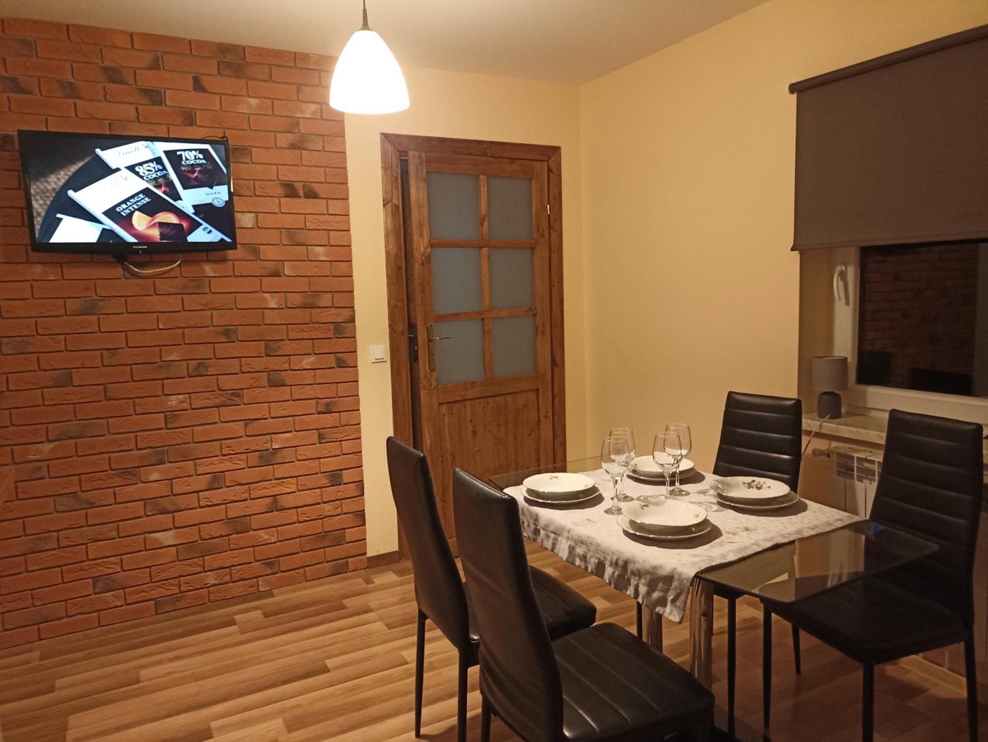 Domki I Apartamenty Nad Jeziorem Solinskim Z Basenem I Widokiem Na Gory Волковыя Экстерьер фото